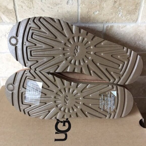 UGG Australia Tasman Chestnut Suede Slipper - Picture 6 of 6